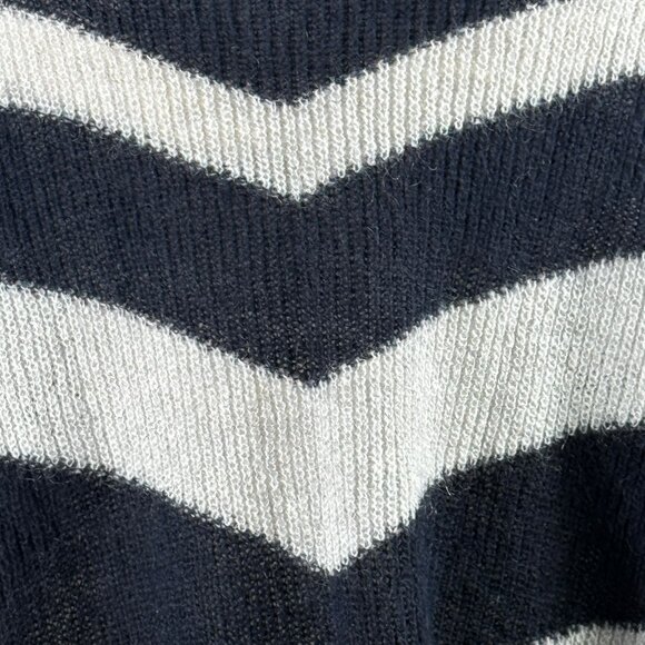 Like new! Abercrombie & Fitch Mohair Blend Turtleneck Sweater Size Small - Picture 6 of 10